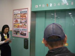 エレベーター前のスペース